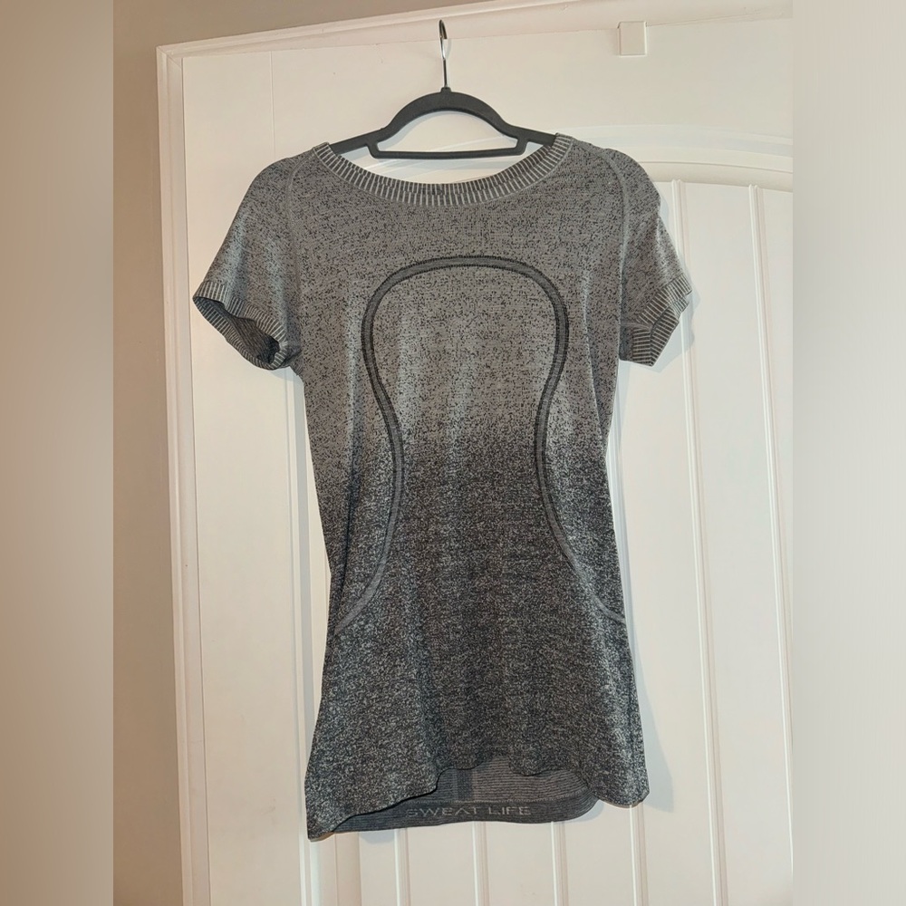 Lululemon Athletica Gray Fitted Graphic Tee